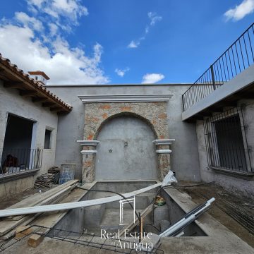 H568 U$D 913,000 RESIDENCIA DE ESQUINA EN EXCLUSIVO RESIDENCIAL
