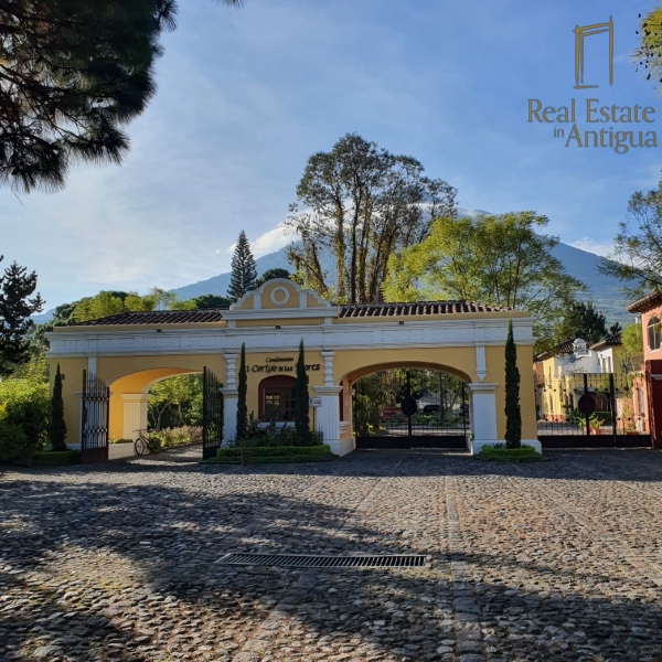 H535 $740,000 BEAUTIFUL HOUSE FOR SALE ONLY 7 MIN FROM LA ANTIGUA GUATEMALA