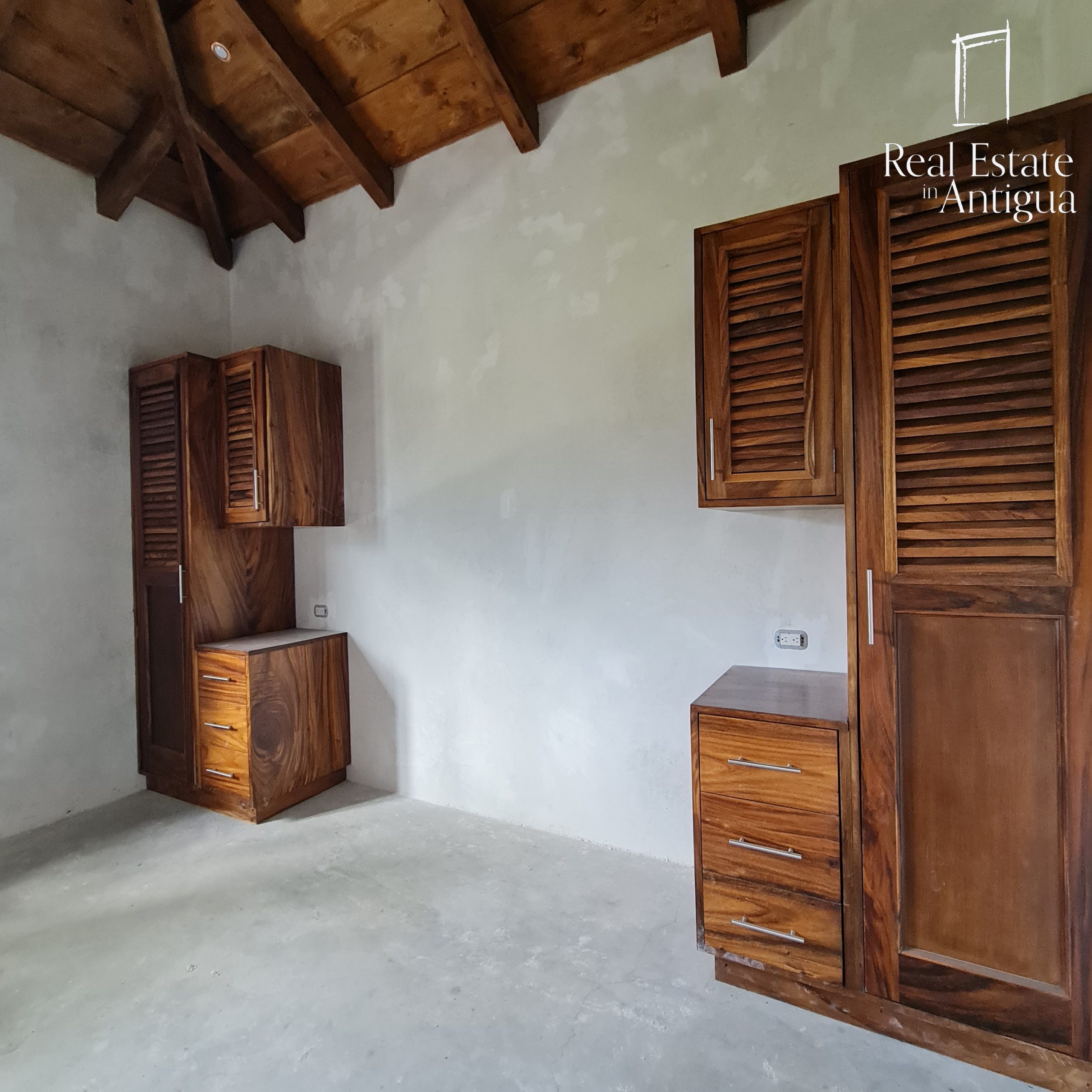 H545 $285,000 HOUSE IN EXCLUSIVE GATED COMMUNITY JUST 16 MINUTES FROM LA ANTIGUA