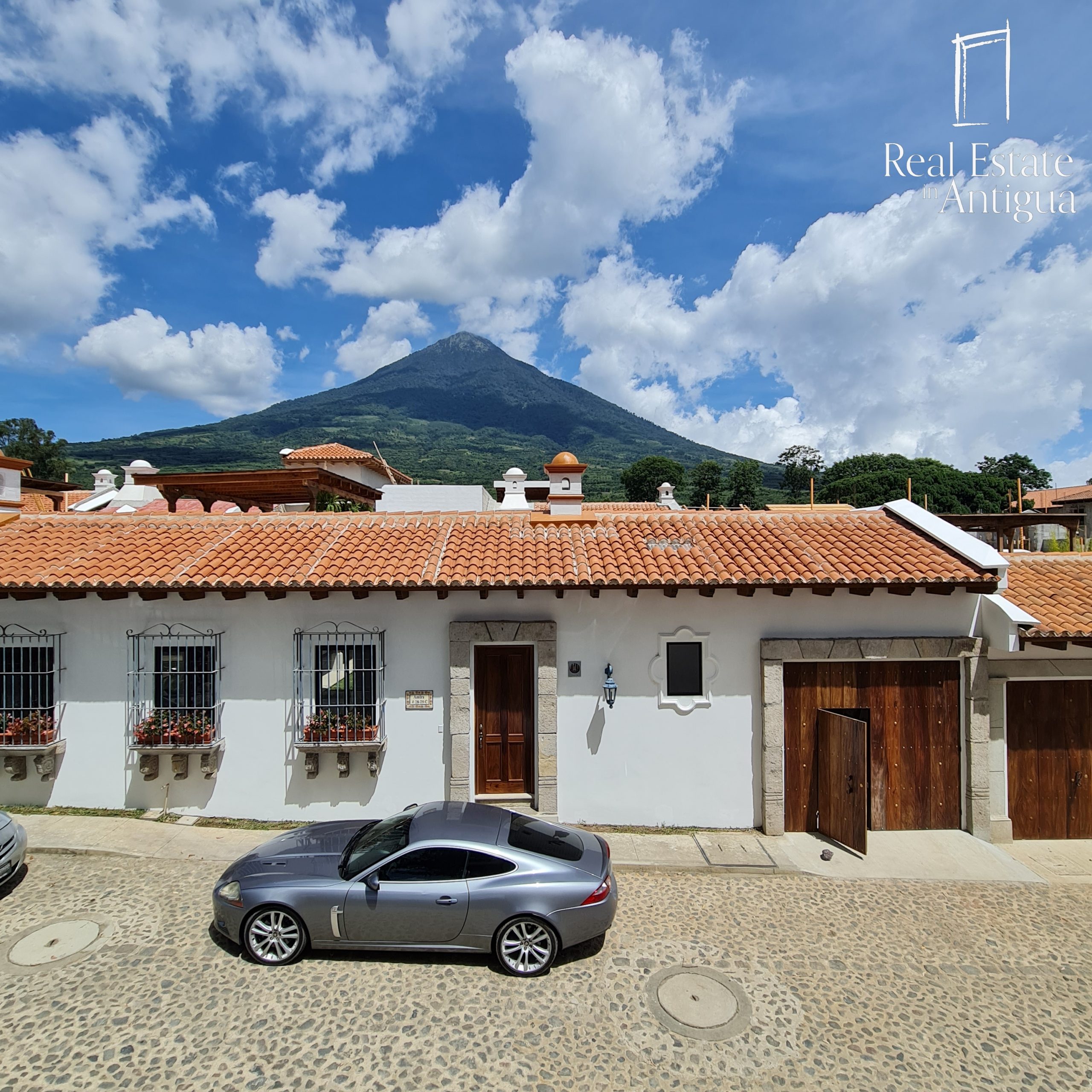 H545 $285,000 HOUSE IN EXCLUSIVE GATED COMMUNITY JUST 16 MINUTES FROM LA ANTIGUA