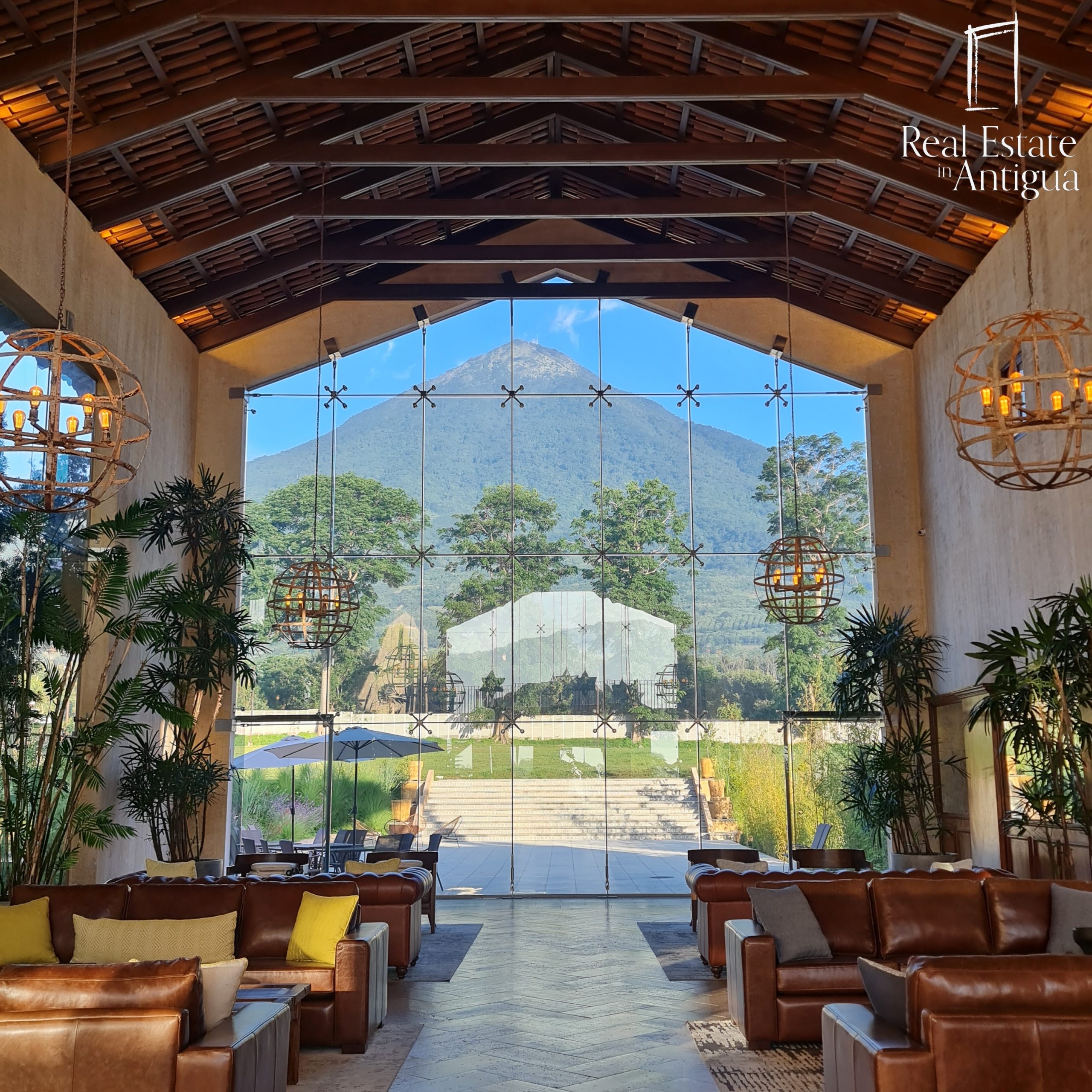 H545 $285,000 HOUSE IN EXCLUSIVE GATED COMMUNITY JUST 16 MINUTES FROM LA ANTIGUA