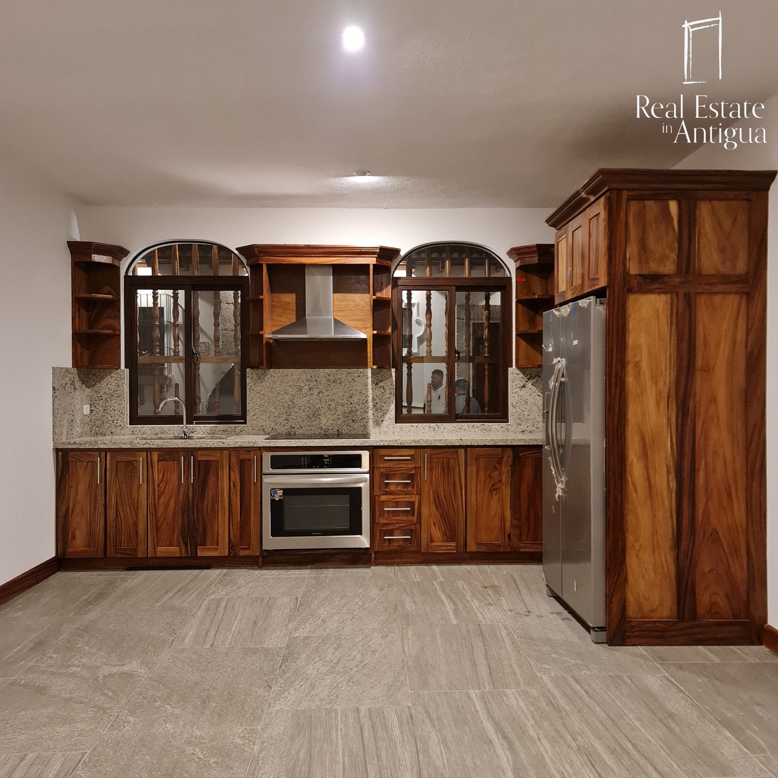 H545 $285,000 HOUSE IN EXCLUSIVE GATED COMMUNITY JUST 16 MINUTES FROM LA ANTIGUA