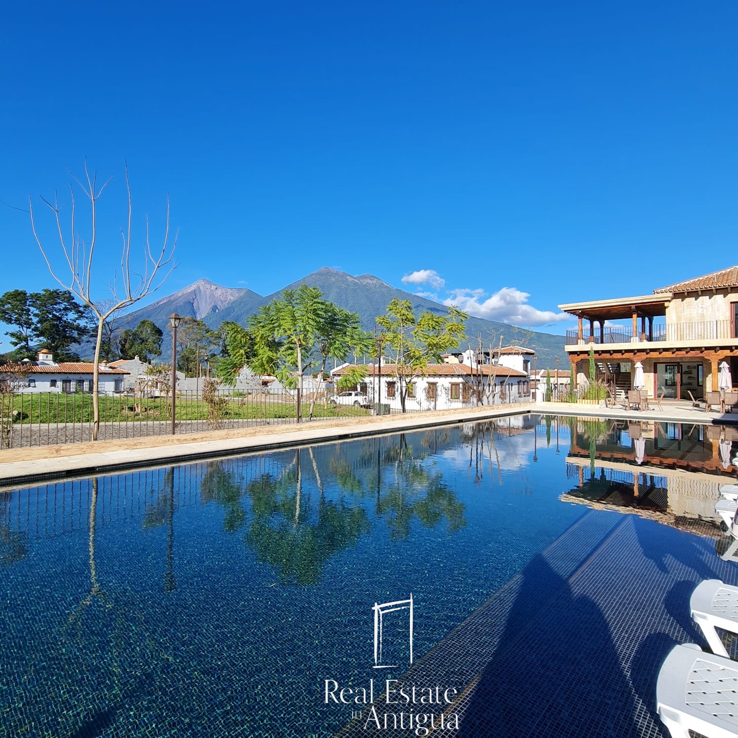 H545 $285,000 HOUSE IN EXCLUSIVE GATED COMMUNITY JUST 16 MINUTES FROM LA ANTIGUA