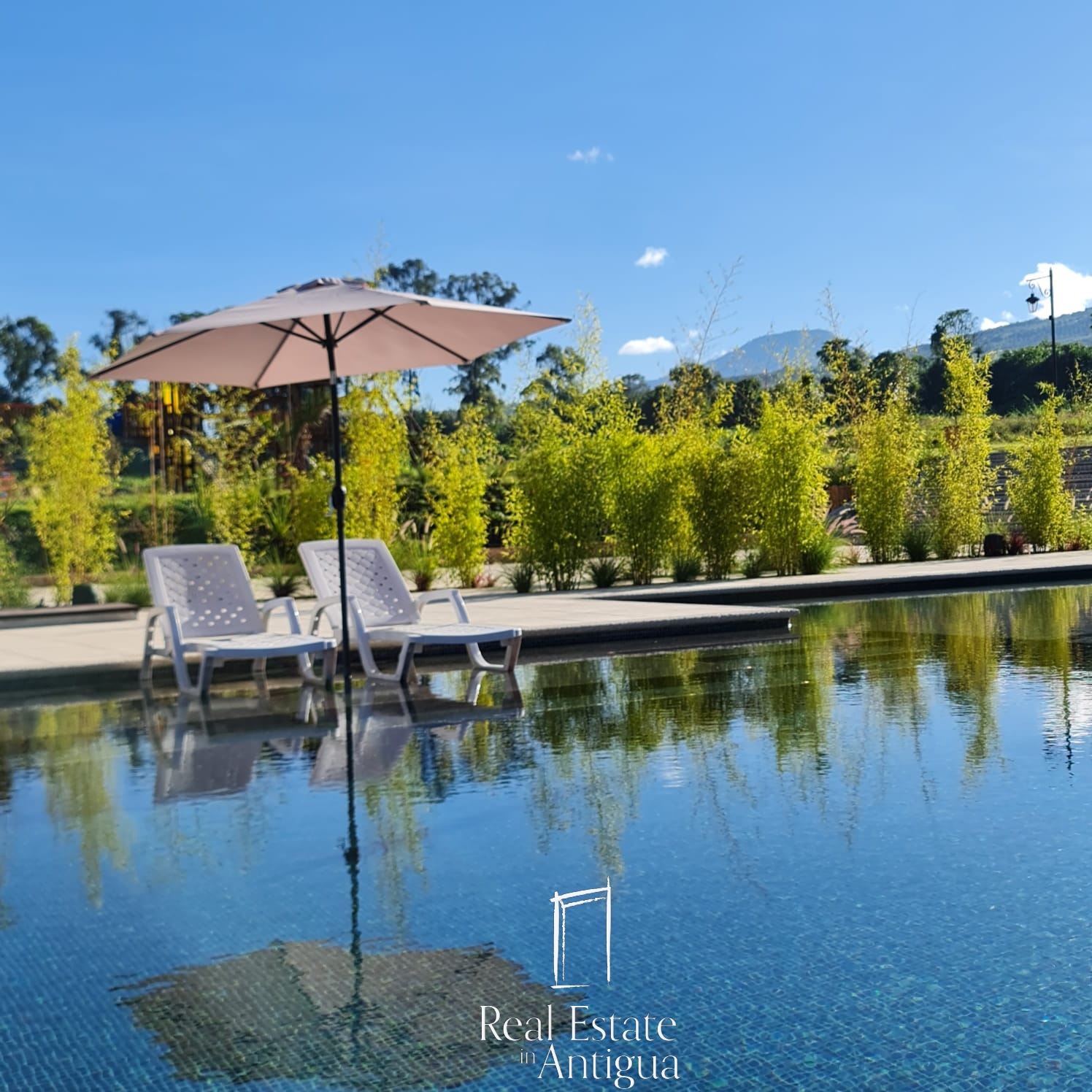 H545 $285,000 HOUSE IN EXCLUSIVE GATED COMMUNITY JUST 16 MINUTES FROM LA ANTIGUA